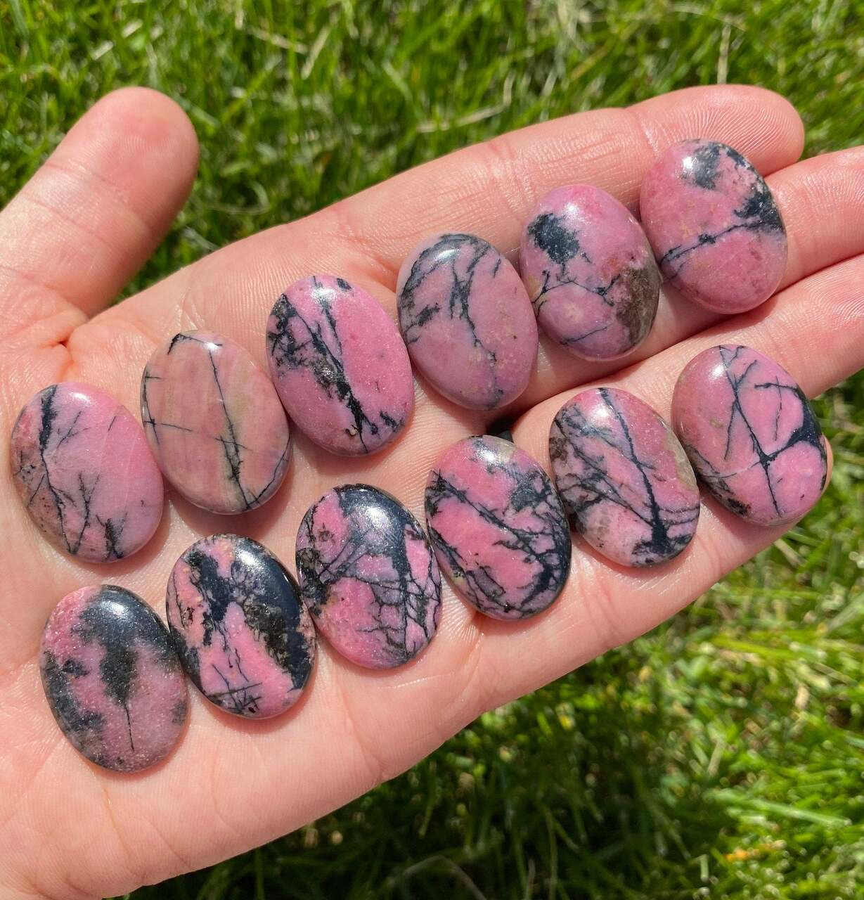 unsuitable rhodonite material for cabochons