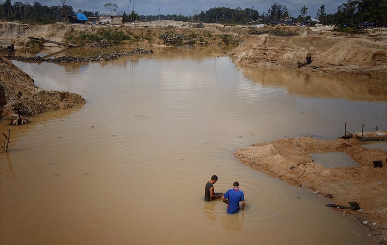 artisan mining destroys the rainforest / ethical mining 