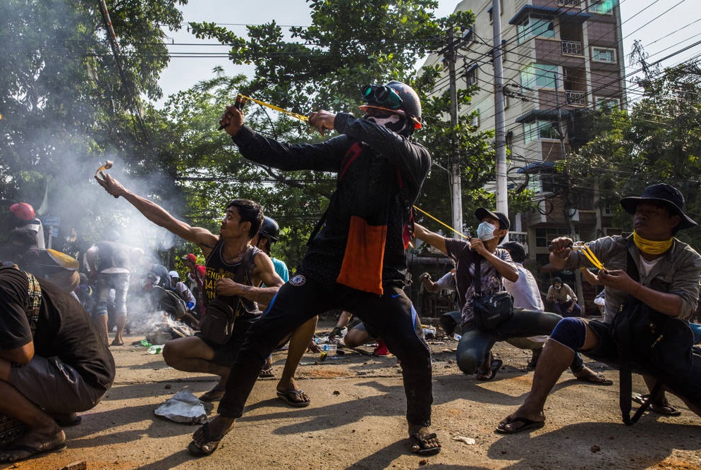 genocide and opression the public financed by gemstone mining in Myanmar - artisan mining vs. industrial mining